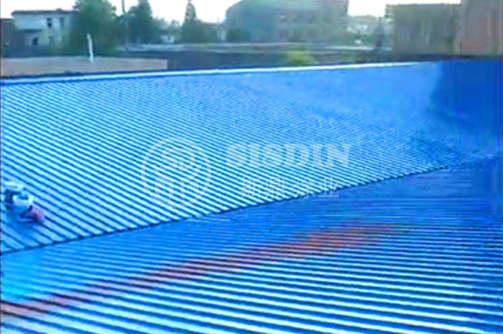 斯鼎彩鋼瓦翻新漆噴涂現(xiàn)場